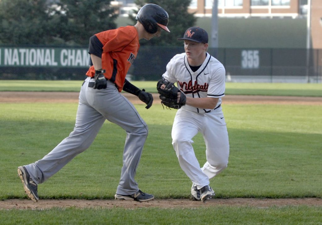 Senior+Peyton+Dillingham+will+be+expected+to+play+outfield+and+be+one+of+the+team%27s+top+hitters+during+the+2017+season.