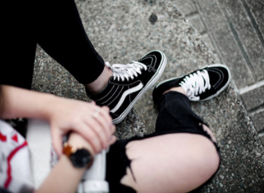 This picture (taken by Iria Lata Rey) shows Vans “Old Skool” shoe worn in a street style fashion.