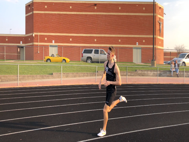 Tyler+Dunn+%2812%29+runs+the+mile+at+the+intercity+track+meet+held+at+Central+Catholic.+Dunn+would+finish+second+in+the+event.+